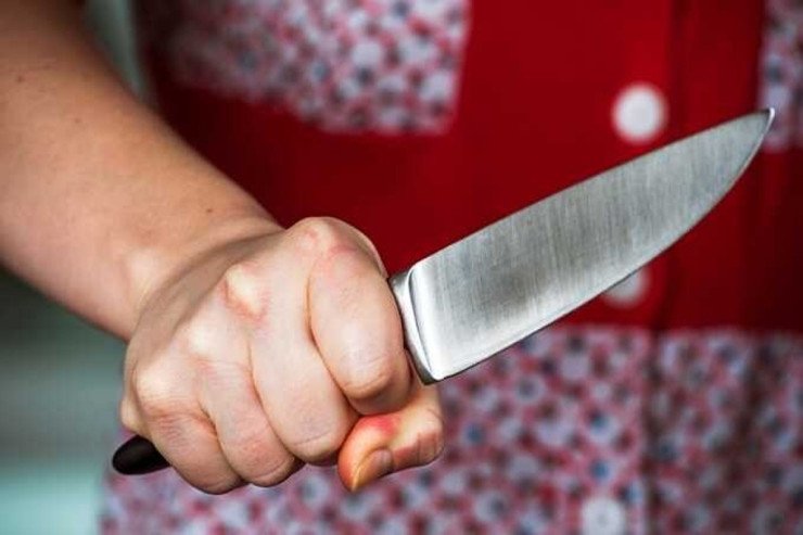 Qayınana 8 Martdan sonra kürəkənini bıçaqladı