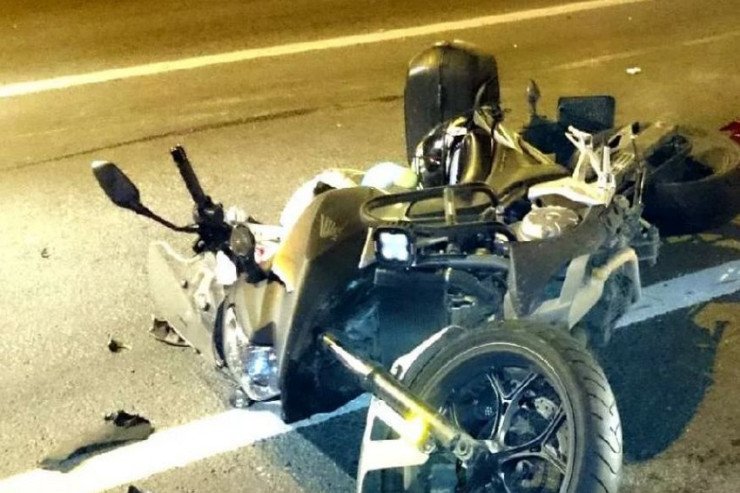Bakıda motosiklet ağaca çırpıldı, sürücü öldü