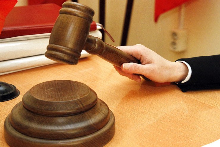 Keçmiş polis rəisinin evləri və bahalı maşını əlindən alındı Keçmiş polis rəisinin evləri və bahalı maşını əlindən alındı