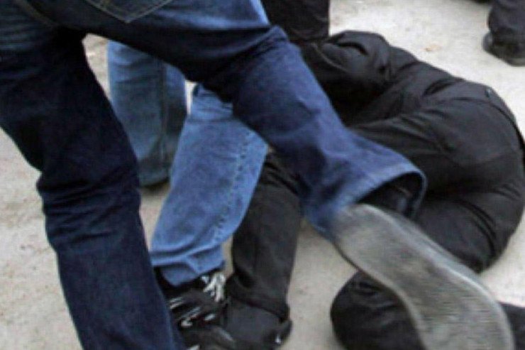 Şübhəlini döyən polislər saxlanıldı