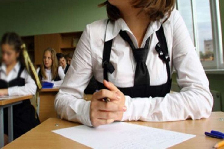 Azərbaycanda məktəbli qız özünü öldürdü Azərbaycanda məktəbli qız özünü öldürdü