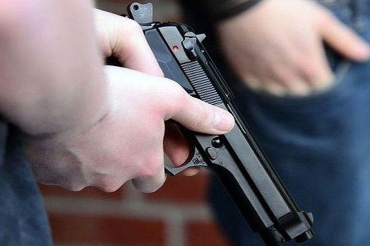 Keçmiş sevgilisini küçədə öldürüb intihar etdi Keçmiş sevgilisini küçədə öldürüb intihar etdi