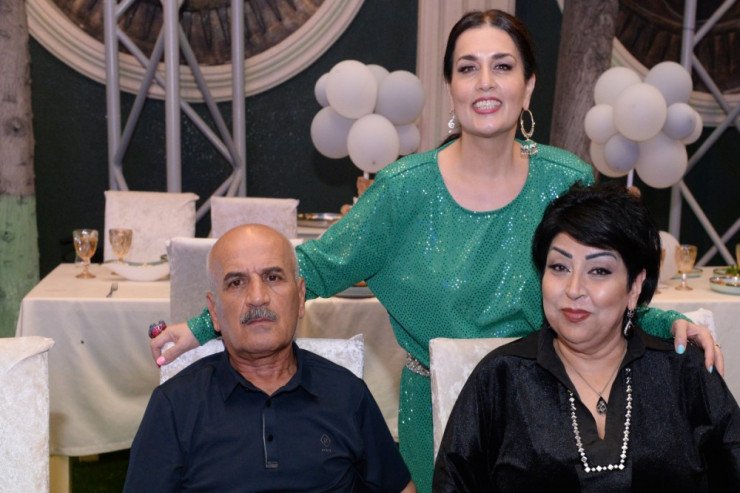 Elza Seyidcahan keçmiş əri və baldızı ilə Elza Seyidcahan keçmiş əri və baldızı ilə