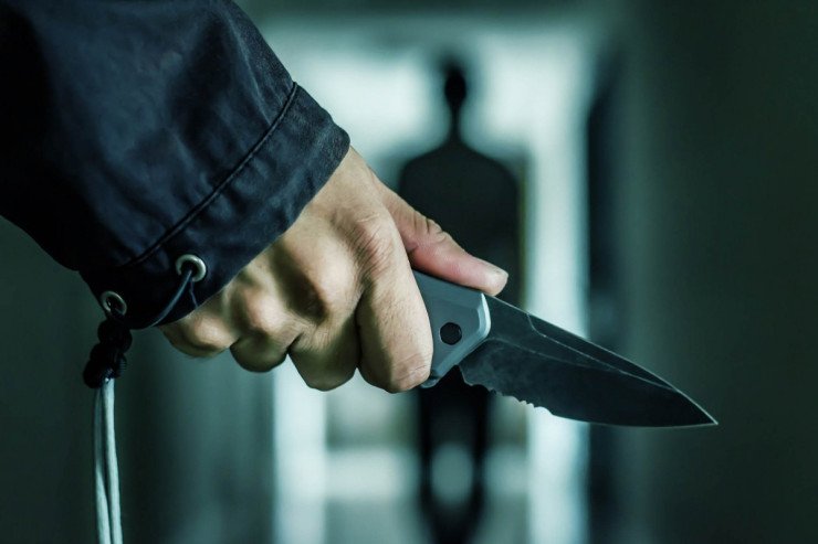 Bakıda 19 yaşlı oğlan 48 yaşlı kişini bıçaqladı