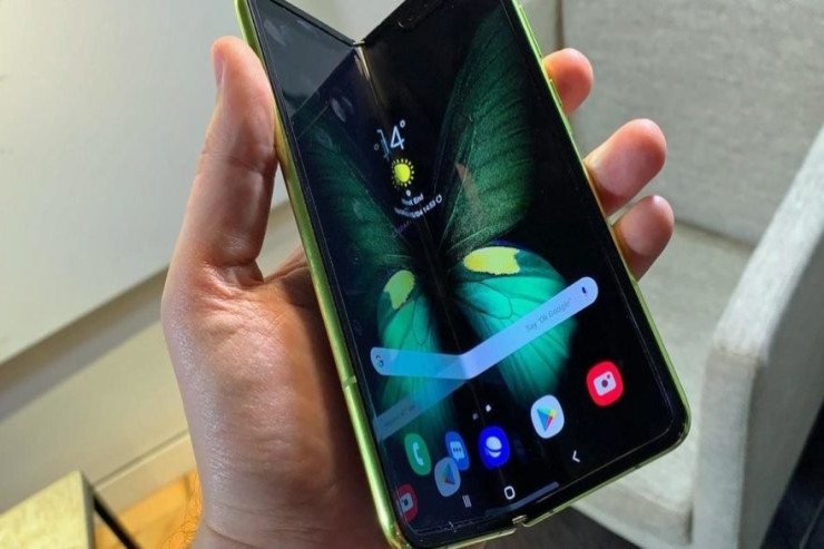 "Samsung" dünyanın ən nazik qatlana bilən smartfonunu hazırlayır