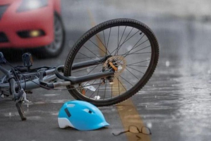 Hacıqabulda sürücü velosipedçini vurdu Hacıqabulda sürücü velosipedçini vurdu