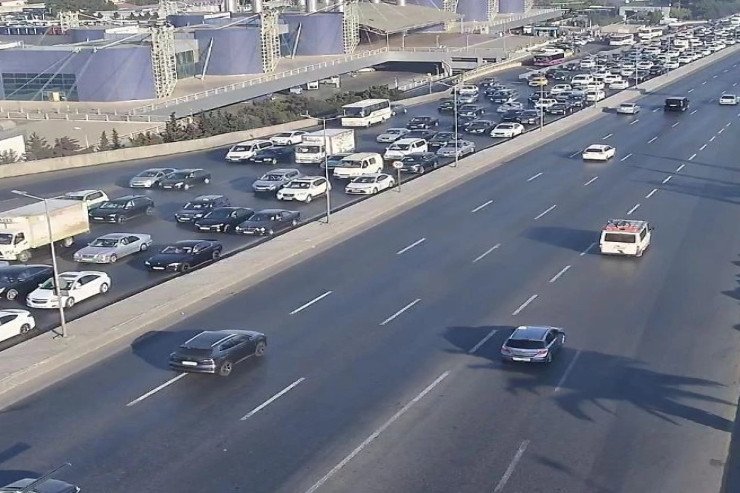 Bakıda bu yollarda sıxlıq var - SİYAHI Bakıda bu yollarda sıxlıq var - SİYAHI