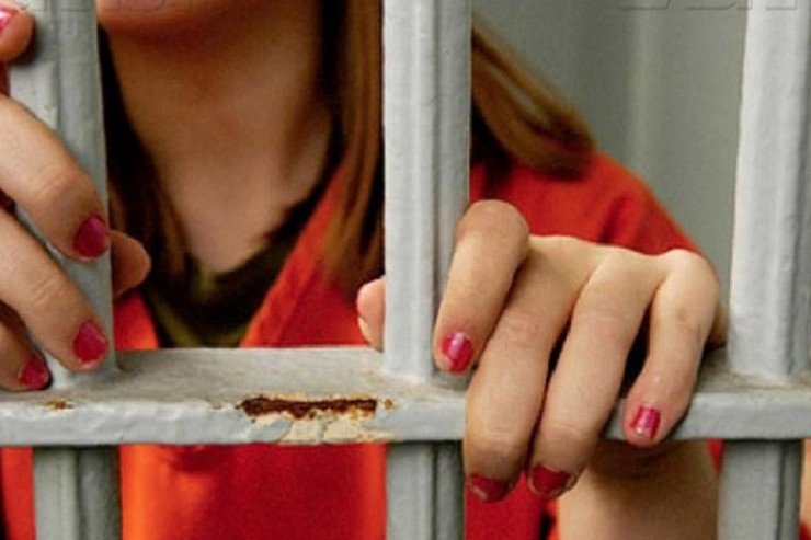 Bakıda külli miqdarda dələduzluq edən qadın saxlanıldı Bakıda külli miqdarda dələduzluq edən qadın saxlanıldı