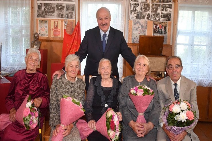 Sinif müəllimi Aleksandr Lukaşenkonun məktəb illərindən DANIŞDI Sinif müəllimi Aleksandr Lukaşenkonun məktəb illərindən DANIŞDI