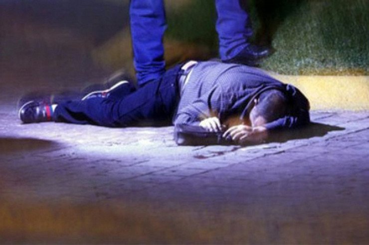 Polislər saxlanılan şəxsi döydülər, cinayət işi açıldı Polislər saxlanılan şəxsi döydülər, cinayət işi açıldı