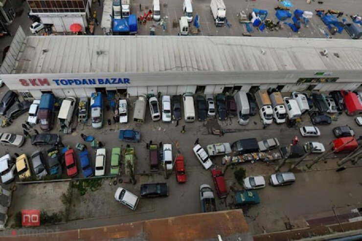 "Vosmoy" bazarında arabaçı öldü