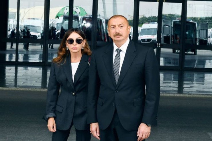 Prezident və xanımı vida mərasimində Prezident və xanımı vida mərasimində