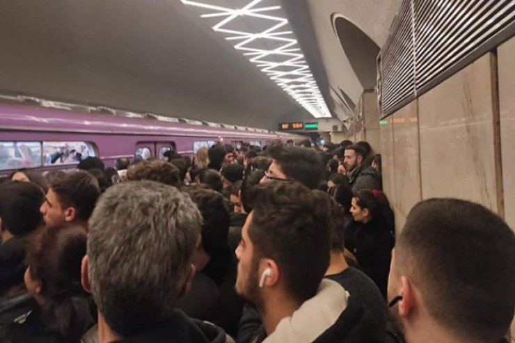 Bakı metrosunda problem Bakı metrosunda problem