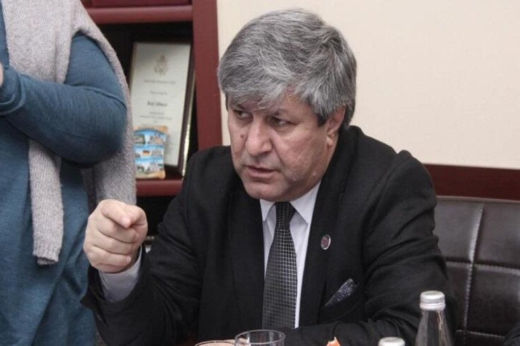Əvəz Zeynallı müalicə üçün Türkiyəyə gedir
